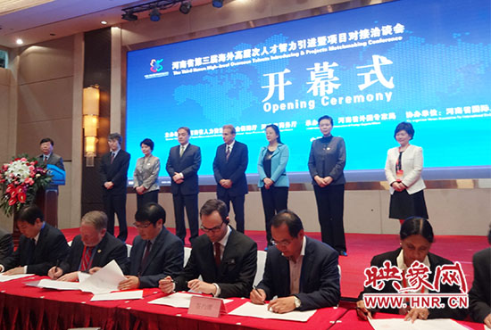O-郑州航空大都市研究院揭牌 约翰·卡萨达任院长.jpg